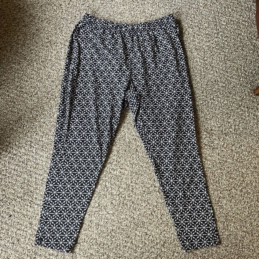 Dreams Co Womens Plus Size Leggings White Black Snowflake Size 1X 22-24 Stretch